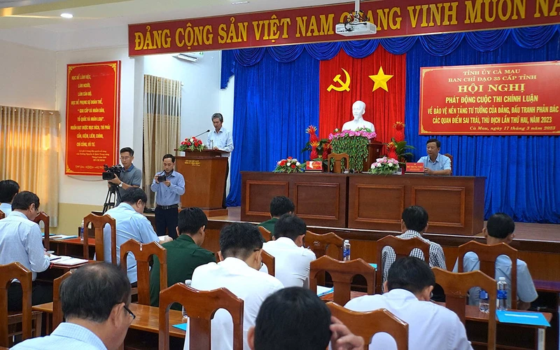 Đại diện Ban Chỉ đạo 35 tỉnh Cà Mau phổ biến kế hoạch, nội dung, thể lệ… cuộc thi chính luận về bảo vệ nền tảng tư tưởng của Đảng năm 2023 trên địa bàn tỉnh Cà Mau.