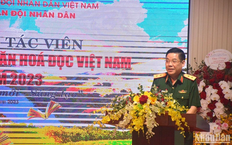 Trung tướng Nguyễn Văn Gấu, Ủy viên Trung ương Đảng, Phó Chủ nhiệm Tổng cục Chính trị Quân đội nhân dân Việt Nam phát biểu. 