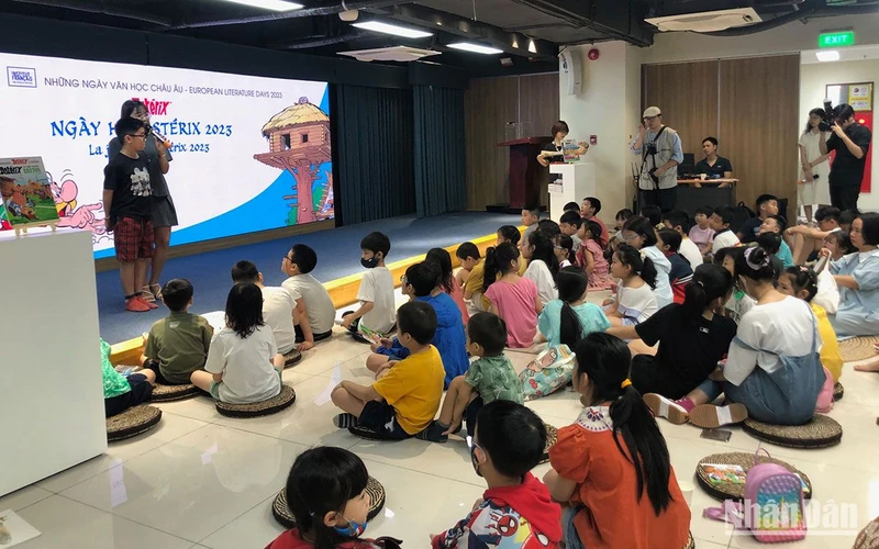 Các em nhỏ tham gia một sự kiện của Những ngày Văn học châu Âu tại Nhà xuất bản Kim Đồng.