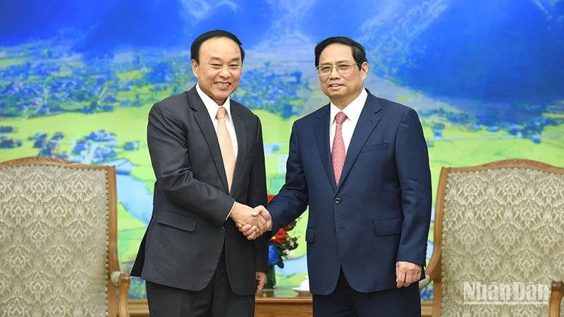 Thủ tướng Phạm Minh Chính tiếp Bộ trưởng Y tế Lào Bounfeng Phoummalaysith. (Ảnh: TRẦN HẢI)