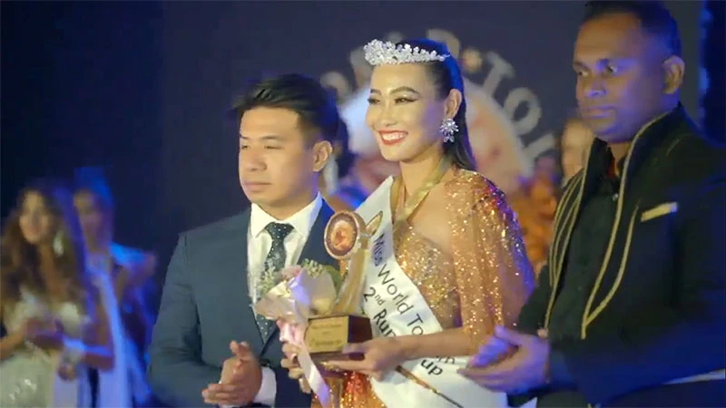 Nguyễn Giáng Tiên nhận giải Á hậu 2 tại cuộc thi. (Ảnh chụp màn hình)