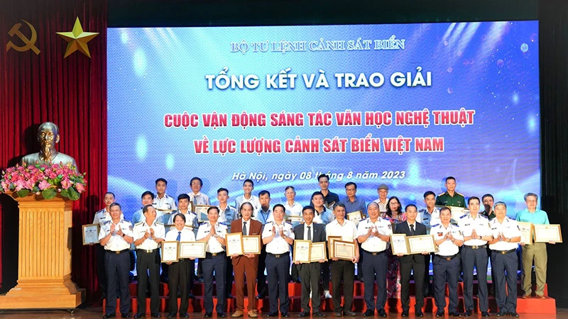 Lễ trao giải cuộc thi sáng tác về Cảnh sát biển Việt Nam.