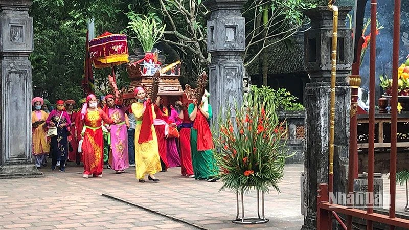 Lễ rước tại Hoa Lư, Ninh Bình.