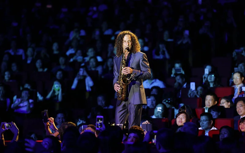 Kenny G trong một buổi diễn. (Ảnh: IB Group)