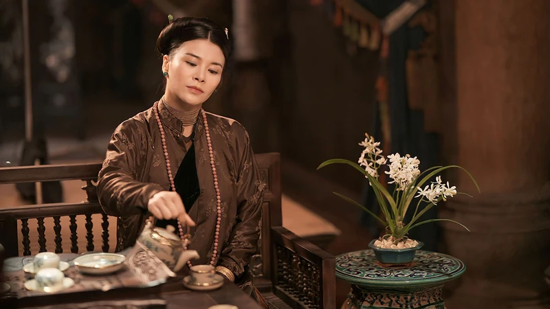 Thần thái của bà Cả được NSƯT Kim Oanh thể hiện sắc nét trong phim. (Ảnh: NVCC)