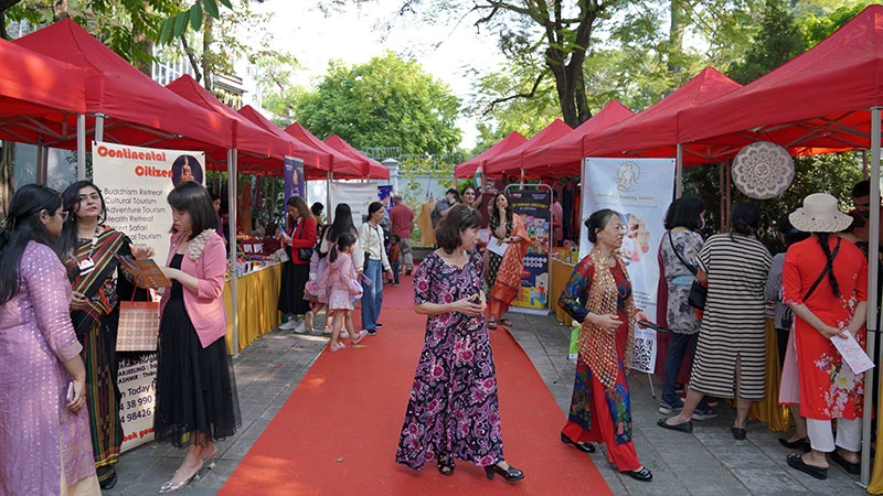 Hội chợ trong khuôn viên Đại sứ quán Ấn Độ tại Hà Nội. (Ảnh: Đại sứ quán cung cấp)