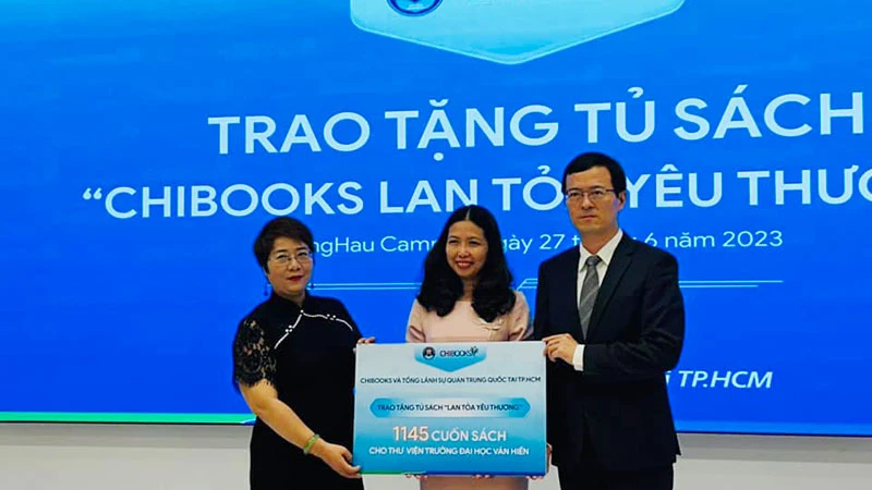 Chibooks tặng sách cho Đại học Văn Hiến, Thành phố Hồ Chí Minh.