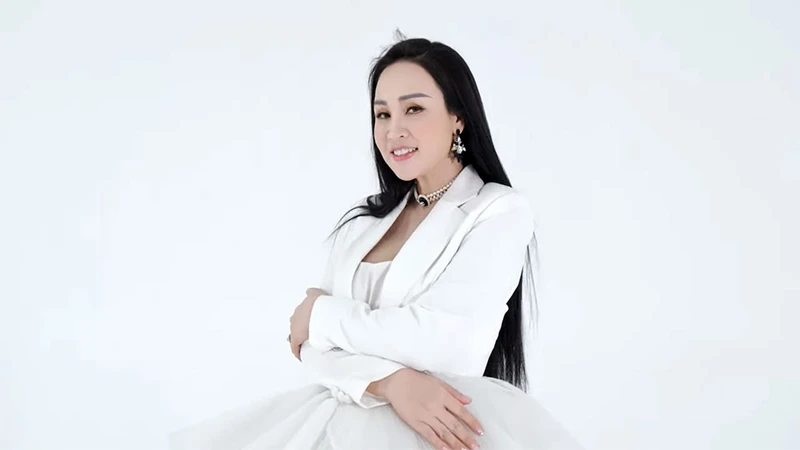 Khánh Ly trong MV "Ly".