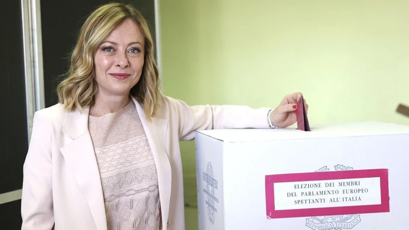 Thủ tướng Italy Giorgia Meloni bỏ phiếu bầu Nghị viện châu Âu tại điểm bầu cử ở Rome, ngày 8/6/2024. (Ảnh: THX/TTXVN)