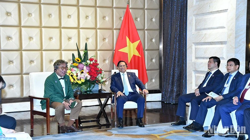 Thủ tướng Phạm Minh Chính tiếp Chủ tịch Ủy ban trung hòa các-bon và tăng trưởng xanh Hàn Quốc Kim Sang-Huyp.
