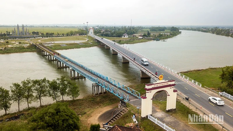 Cầu Hiền Lương, sông Bến Hải ngày nay. (Ảnh: THÀNH ĐẠT)