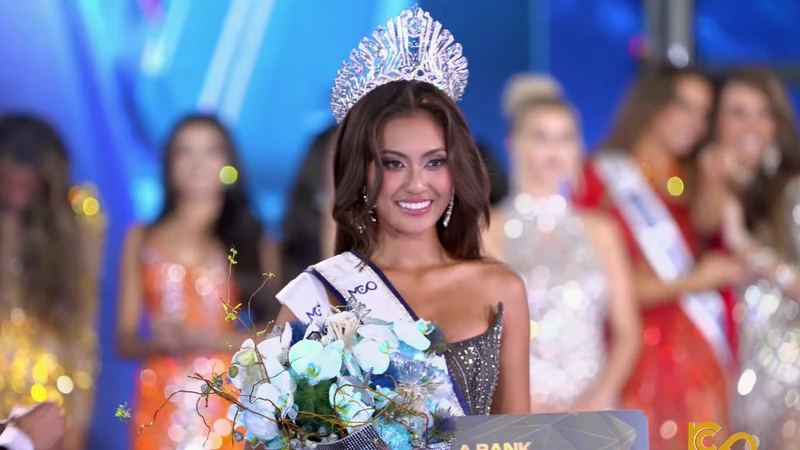 Miss Cosmo 2024 trong đêm đăng quang. (Ảnh chụp màn hình)