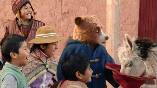 Cảnh trong phim "Paddington: Gấu thủ chu du".