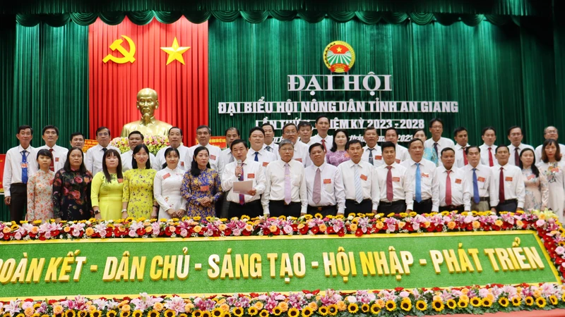 Ra mắt Ban Chấp hành Hội Nông dân tỉnh An Giang khóa 10.