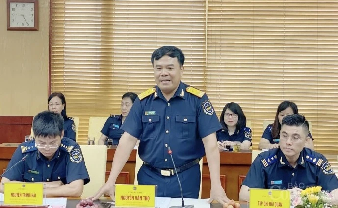 Đồng chí Nguyễn Văn Thọ thông tin về tình hình hoạt động của ngành Hải quan.