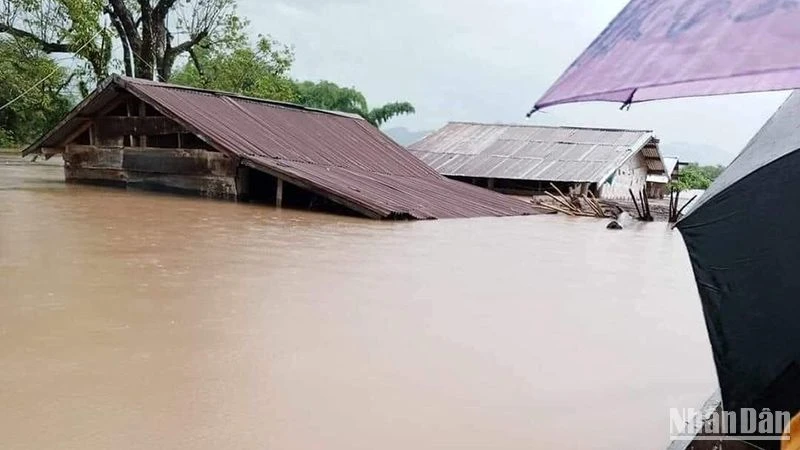 Mưa lớn kéo dài gây lũ lụt và sạt lở đất tại tỉnh Khammouane, Trung Lào vào tháng 8/2023. (Ảnh: Hải Tiến)