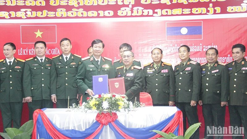 Học viện Quân y Việt Nam và Học viện Quân y Lào ký kết Biên bản ghi nhớ hợp tác. (Ảnh: Hải Tiến)