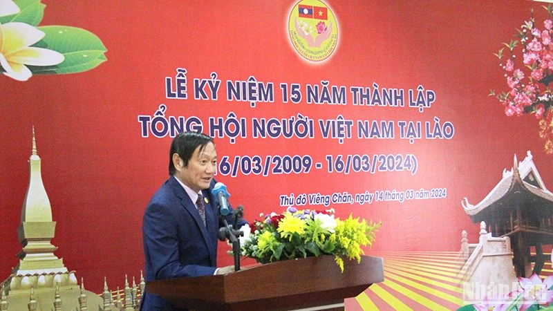 Đại sứ Việt Nam tại Lào Nguyễn Bá Hùng phát biểu tại buổi lễ. (Ảnh: Hải Tiến)