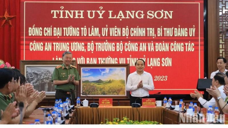 Đại tướng Tô Lâm, Ủy viên Bộ Chính trị, Bộ trưởng Công an làm việc với Ban Thường vụ Tỉnh ủy lạng Sơn.