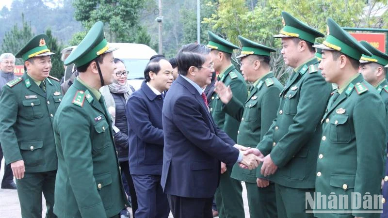 Phó Chủ tịch Quốc hội Nguyễn Đức Hải thăm cán bộ chiến sĩ Đồn Biên phòng Chi Lăng, huyện Đình Lập, tỉnh Lạng Sơn.
