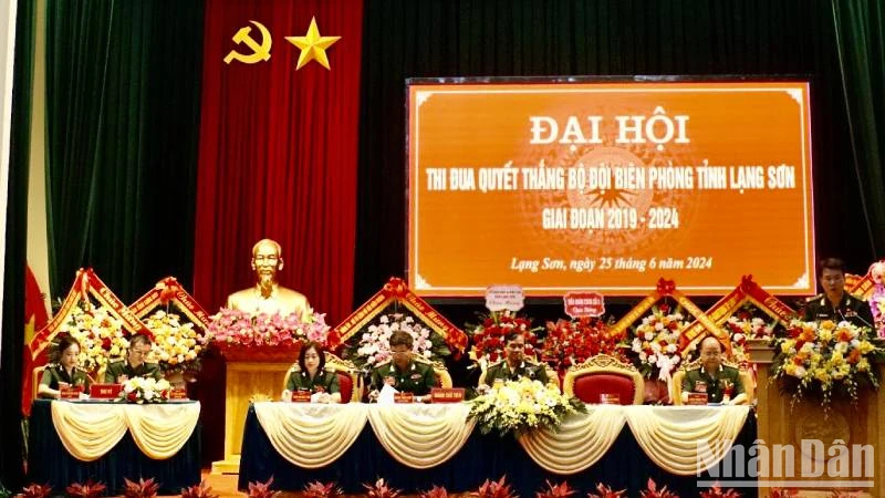 Đoàn chủ tịch điều hành Đại hội thi đua quyết thắng của Bộ chỉ huy Bộ đội Biên phòng tỉnh Lạng Sơn.