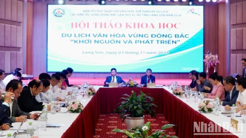 Các đại biểu tham dự Hội thảo "Du lịch văn hóa vùng Đông Bắc-khơi nguồn và phát triển.