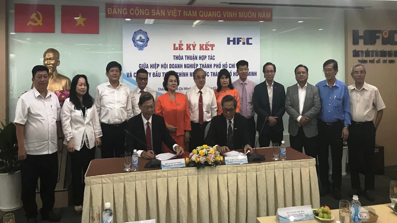 Đại diện HUBA và HFIC ký thỏa thuận hợp tác.