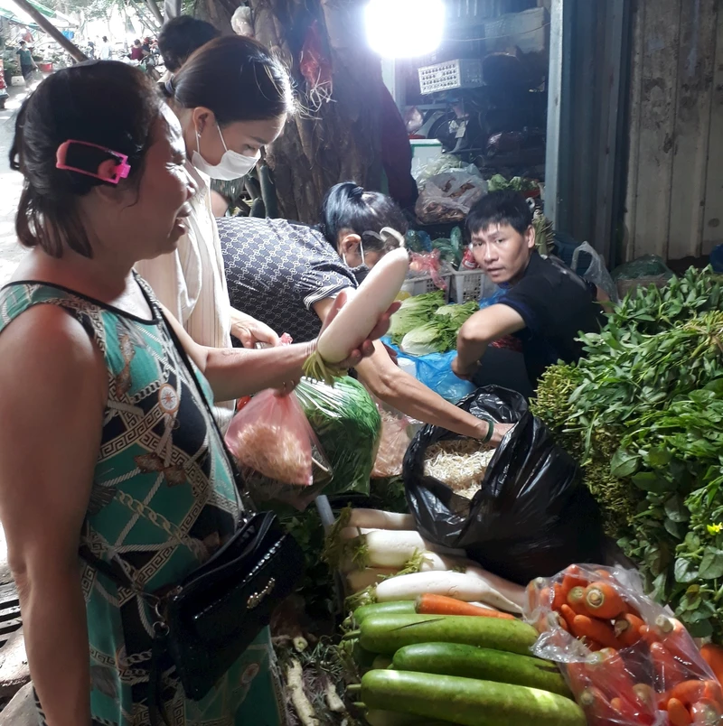 Giá cả các mặt hàng thực phẩm đều đã tăng từ trước thời điểm tăng lương cơ sở. Ảnh: DIÊN KHÁNH 