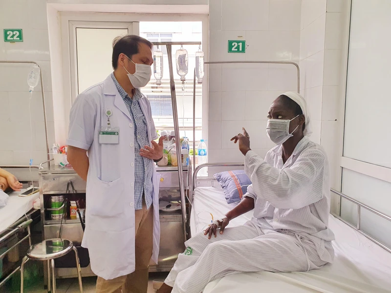 Bệnh nhân người Nigeria đã vượt qua cơn nguy kịch, sức khỏe đang hồi phục. 