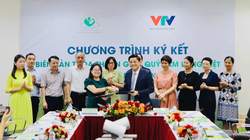 Bệnh viện Phụ Sản Hà Nội và quỹ Tấm lòng Việt-Đài Truyền hình Việt Nam đã ký kết biên bản thỏa thuận chương trình "Vì một niềm tin hạnh phúc".