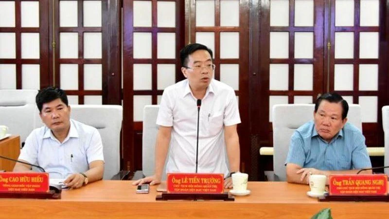 Chủ tịch HĐQT Tập đoàn Dệt may Việt Nam Lê Tiến Trường kiến nghị tỉnh Thừa Thiên Huế tạo điều kiện cho Tập đoàn được thuê dài hạn đất tại Khu công nghiệp Phú Bài 4. 