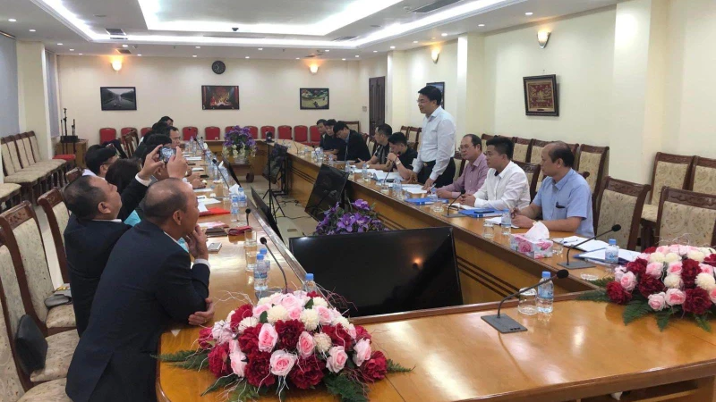 Đoàn công tác của Bộ ngoại giao làm việc với Ban thường trực Hội Khmer-Việt Nam tại Campuchia và Câu lạc bộ Doanh nghiệp Việt Nam tại Campuchia.