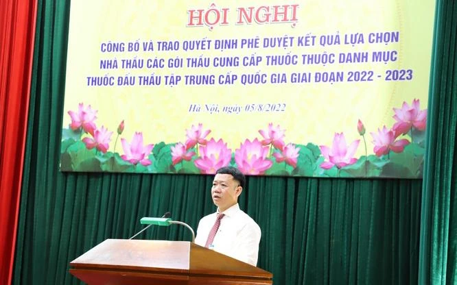 Ông Lê Thanh Dũng, Giám đốc Trung tâm Mua sắm tập trung thuốc quốc gia chia sẻ thông tin tại lễ công bố.