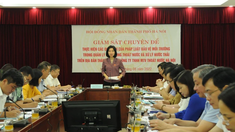 Đồng chí Phùng Thị Hồng Hà chủ trì buổi làm việc.