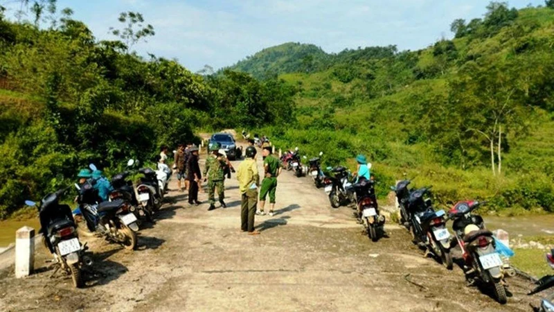 Lực lượng cứu hộ triển khai tìm kiếm nạn nhân bị lũ cuốn mất tích ở xã Cốc Ly, huyện Bắc Hà (Lào Cai).