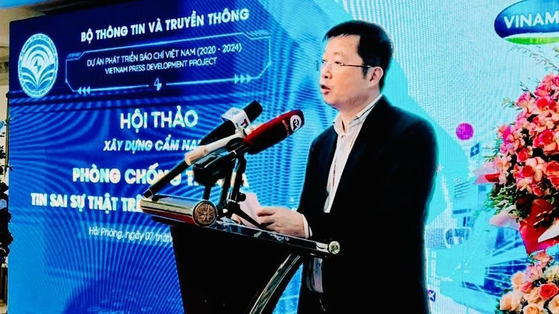 Thứ trưởng Bộ Thông tin-Truyền thông Nguyễn Thanh Lâm phát biểu tại hội thảo.