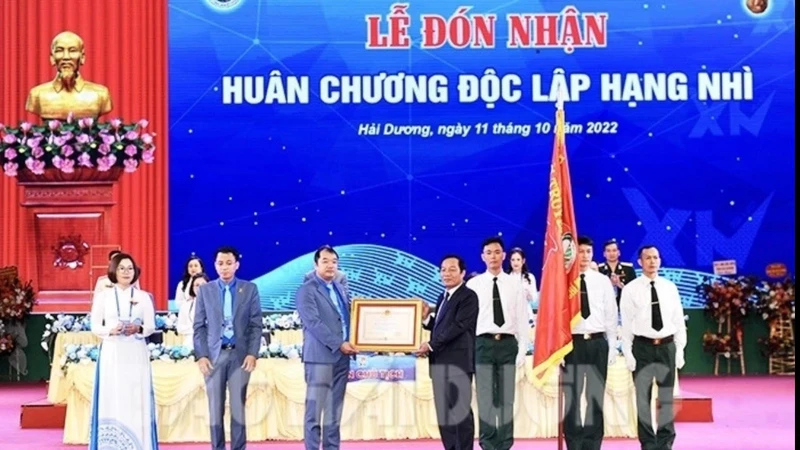 Đoàn thanh niên cộng sản Hồ Chí Minh tỉnh Hải Dương đón nhận Huân chương Độc lập hạng Nhì.