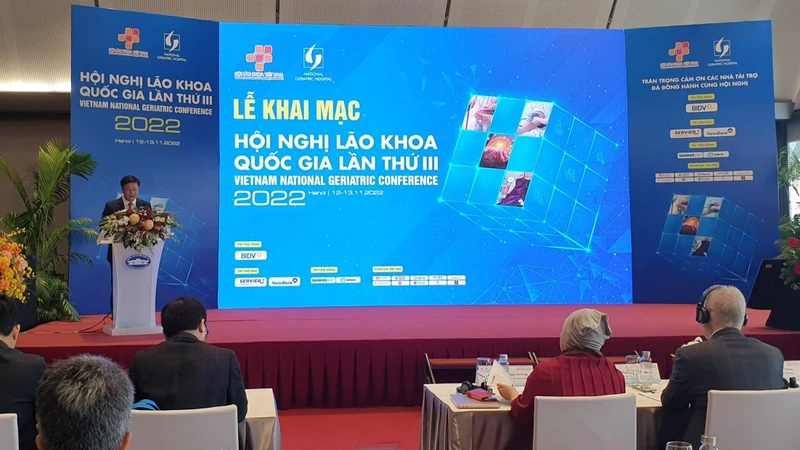 Tiến sĩ, bác sĩ Nguyễn Trung Anh, Giám đốc Bệnh viện Lão khoa Trung ương phát biểu tại Hội nghị Lão khoa Quốc gia lần thứ 3.