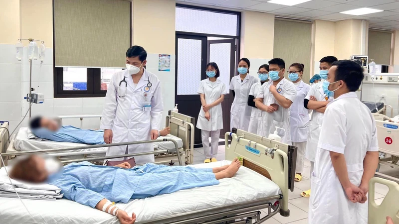 4 bệnh nhân đang điều trị tại Bệnh viện đa khoa tỉnh Hòa Bình. 