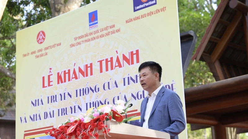 Ông Lê Cự Tân, Tổng Giám đốc PVFCCo phát biểu tại lễ Khánh thành ông trình “Nhà truyền thống của Tỉnh ủy Đắk Lắk” và “Nhà dài truyền thống của người Ê đê".