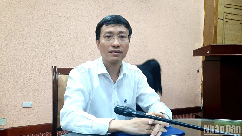 Giáo sư, Tiến sĩ Phan Trọng Lân, Cục trưởng Cục Y tế dự phòng, Bộ Y tế cung cấp thông tin cho báo chí. (Ảnh: L.N)