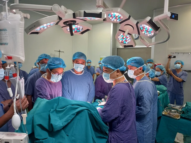 Bệnh viện Hữu nghị Việt Đức thực hiện kỹ thuật lấy-ghép tạng từ người cho chết não.