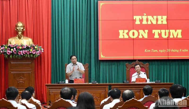 Thủ tướng Phạm Minh Chính làm việc với Ban Thường vụ Tỉnh ủy Kon Tum sáng 20/8.