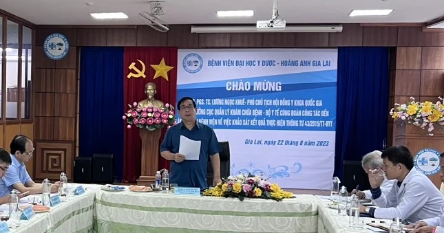 Phó Giáo sư, Tiến sĩ Lương Ngọc Khuê - Phó Chủ tịch Hội đồng Y khoa Quốc gia, Cục trưởng Cục Quản lý Khám, chữa bệnh phát biểu tại buổi làm việc.