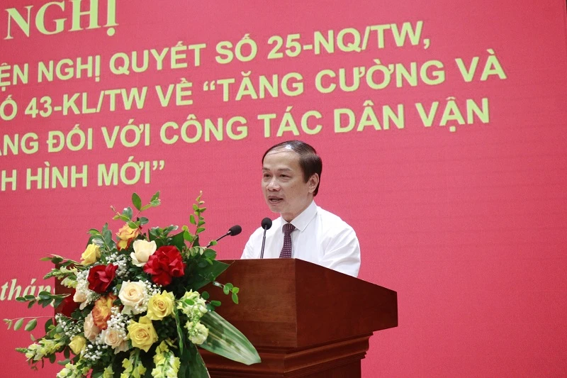 Đồng chí Phạm Tất Thắng, Ủy viên Trung ương Đảng, Phó Trưởng Ban Thường trực Ban Dân vận Trung ương phát biểu tại hội nghị.