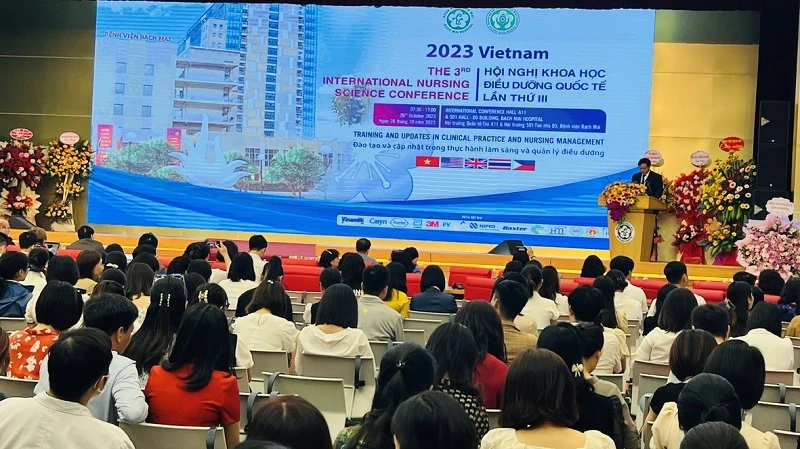 Phó Giáo sư, Tiến sĩ Đào Xuân Cơ, Giám đốc Bệnh viện Bạch Mai phát biểu tại hội nghị. 