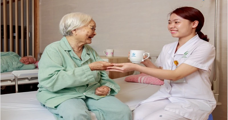 Tăng cường dịch vụ y tế cho người cao tuổi là nhu cầu bức thiết