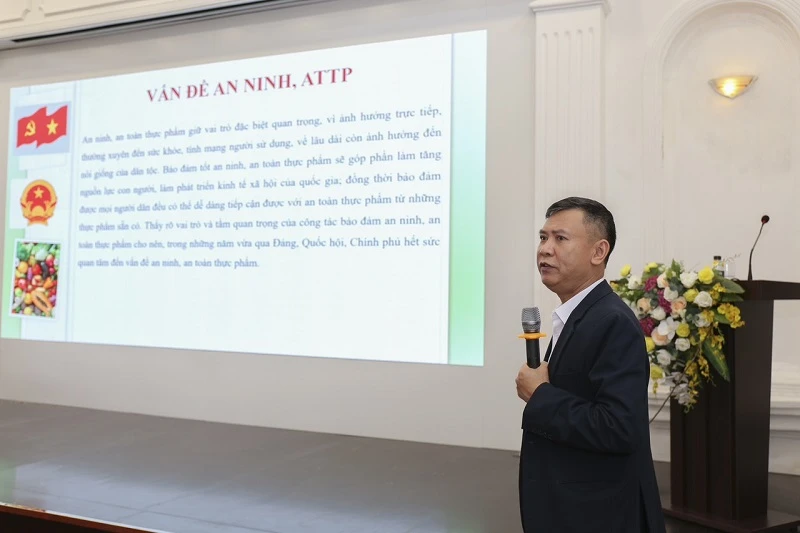 Tiến sĩ, bác sĩ Cao Văn Trung, Phó Trưởng phòng Giám sát ngộ độc thực phẩm và thông tin truyền thông (Cục An toàn thực phẩm, Bộ Y tế) chia sẻ thông tin về vấn đề an toàn thực phẩm.