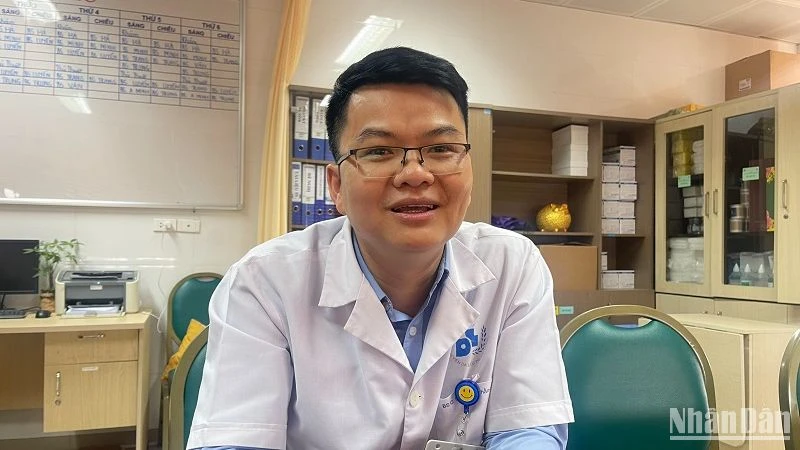 Bác sĩ chuyên khoa 2 Nguyễn Quang Minh, Phó Trưởng Khoa Tế bào gốc, Bệnh viện Da liễu Trung ương.