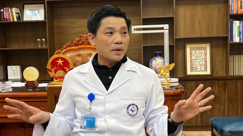 Giáo sư, Tiến sĩ Nguyễn Duy Ánh, Giám đốc Bệnh viện Phụ sản Trung ương.
